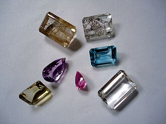 qiymetli daslar in different colors and shapes