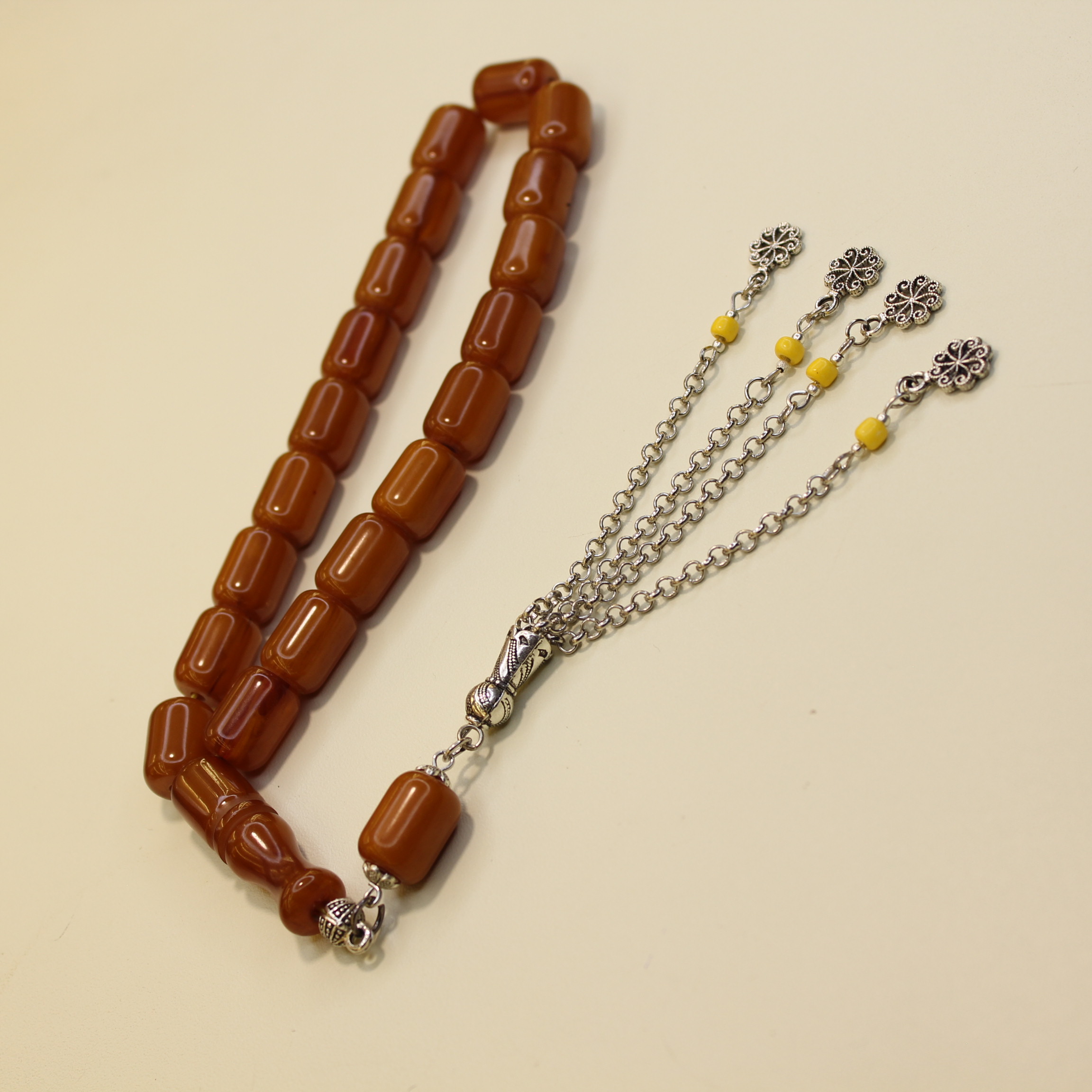 Sarı püsküllü qəhvəyi kəhrəba təsbeh - Image 2