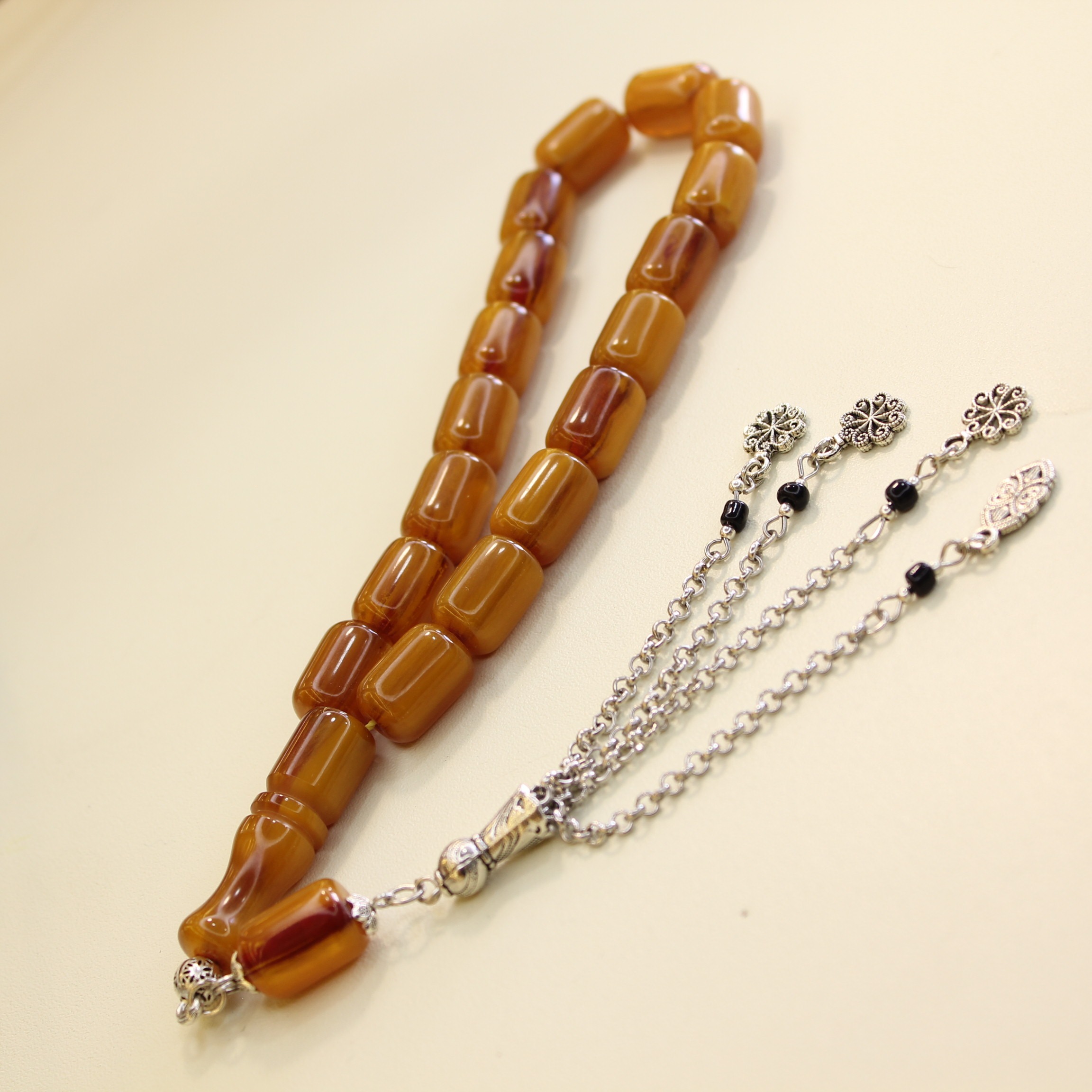 Qara püsküllü qəhvəyi sıxma kəhrəba - Şəkil 2