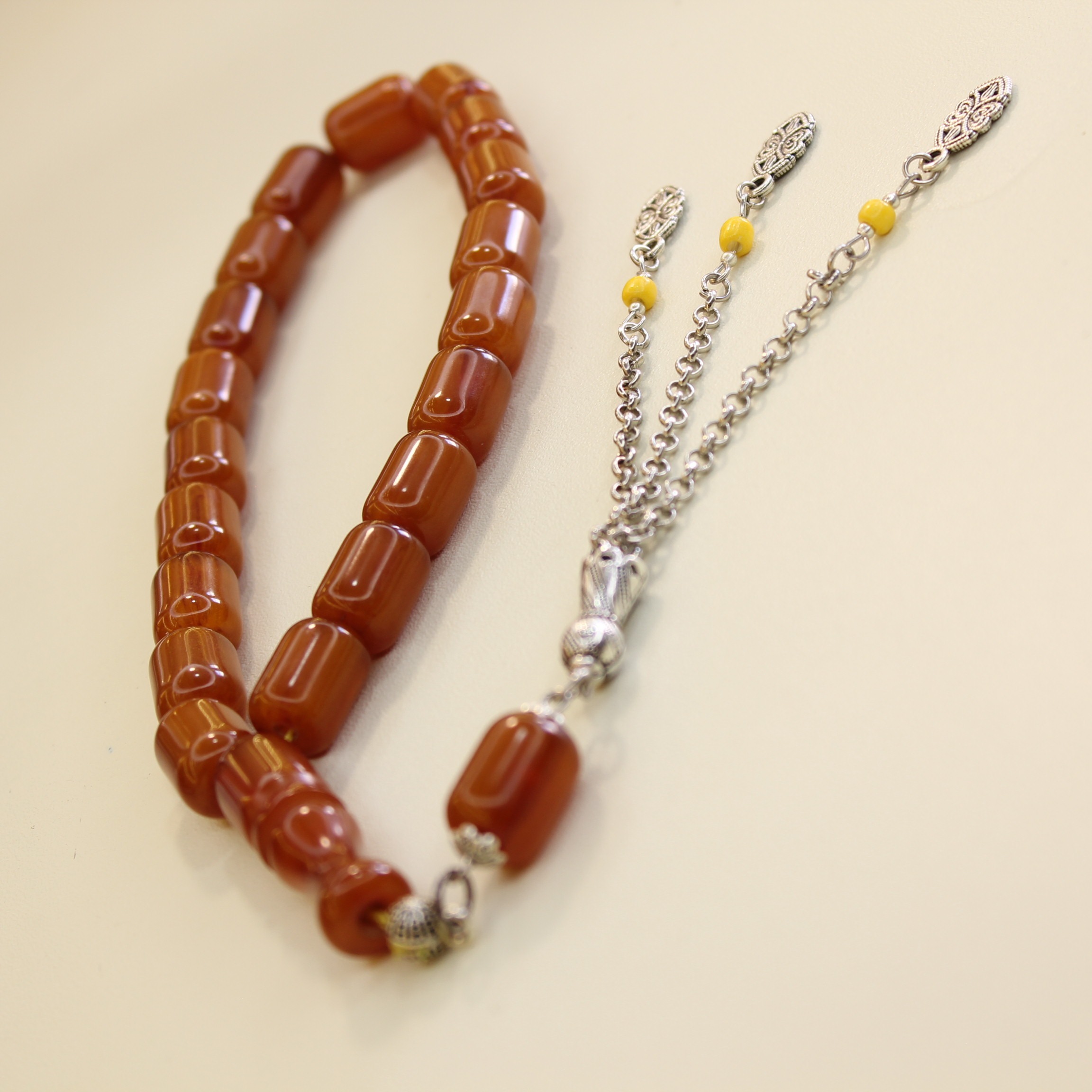 Sarı püsküllü qəhvəyi kəhrəba təsbeh - Şəkil 2