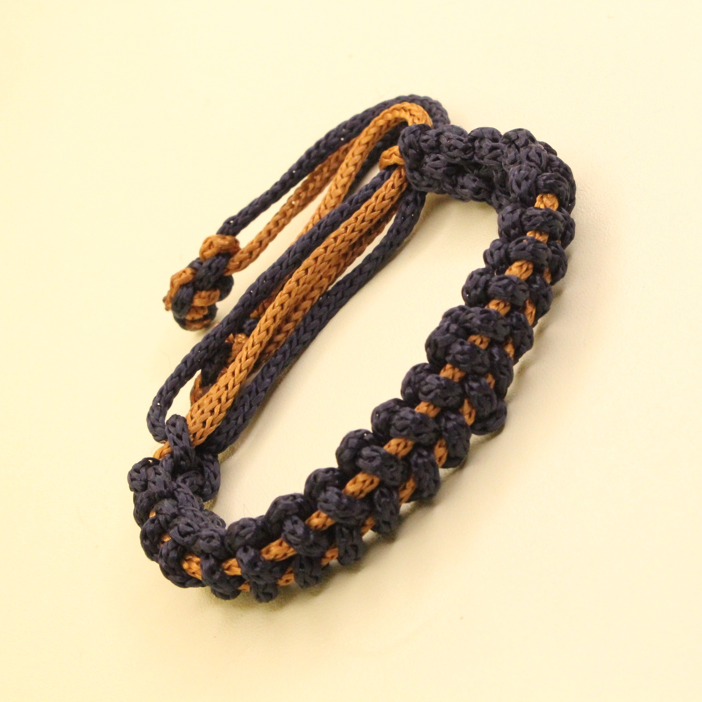 Mavi-qəhvəyi əl işi toxuma qolbaq - Şəkil 2