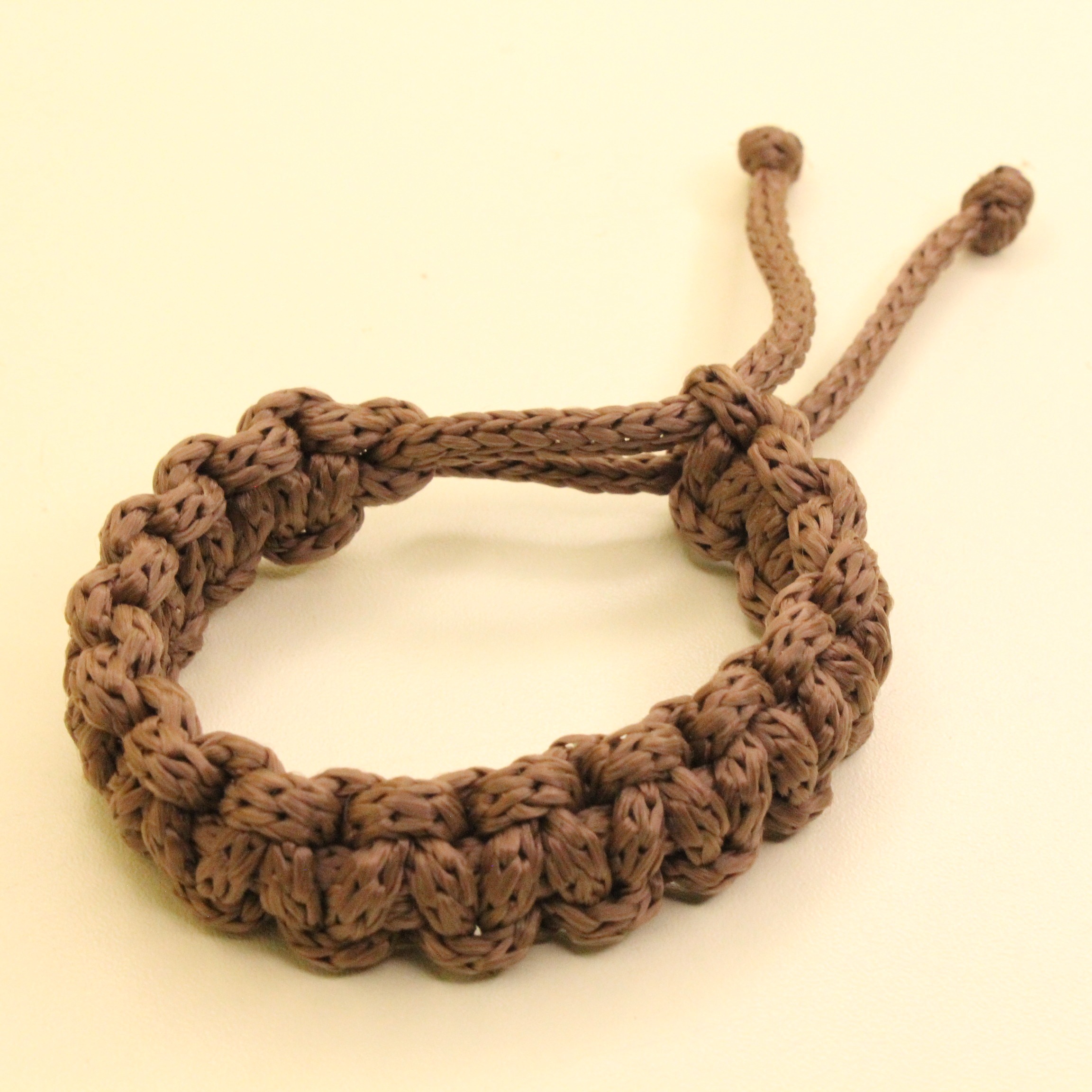 Qəhvəyi kombat əl işi toxuma qolbaq - Şəkil 3