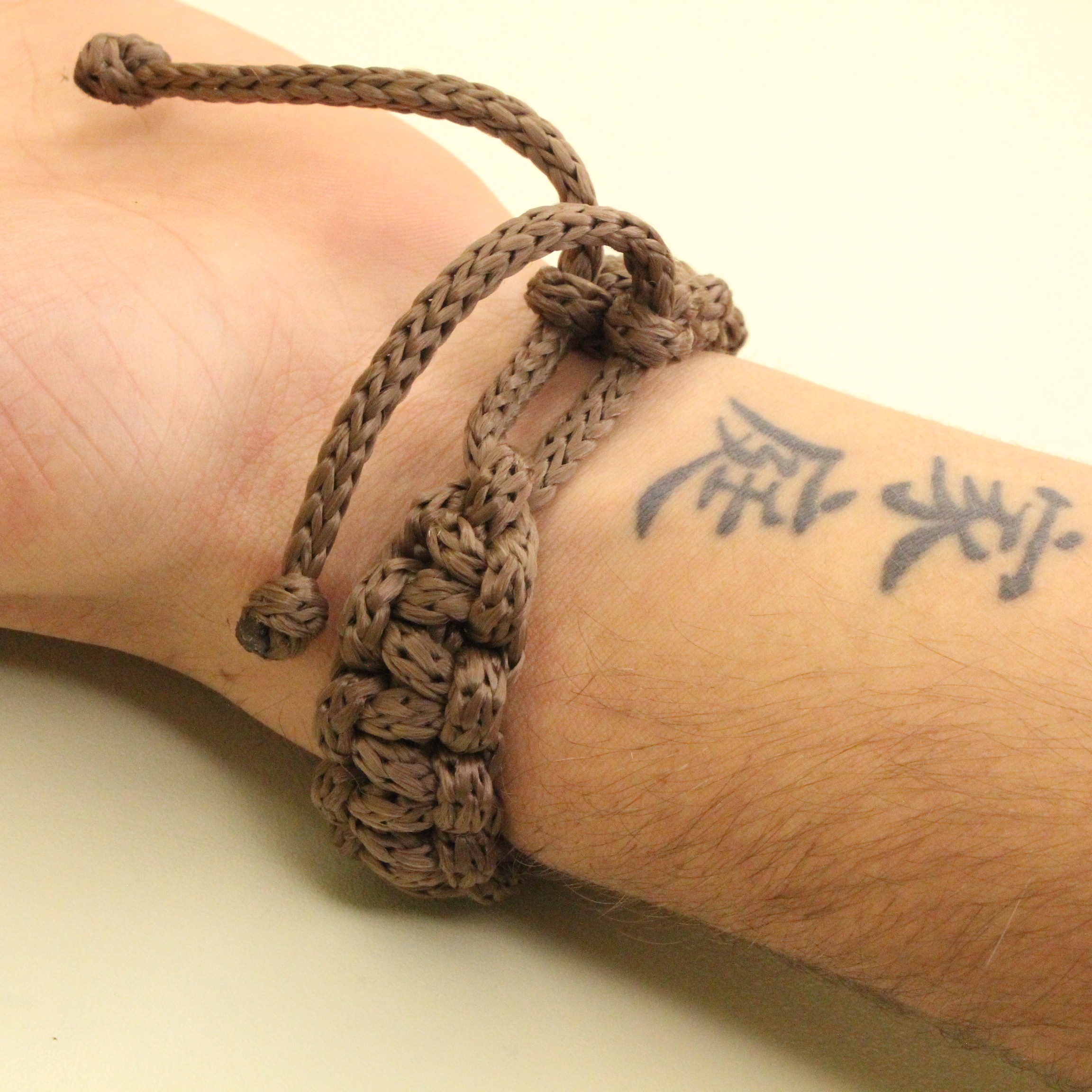 Qəhvəyi kombat əl işi toxuma qolbaq - Şəkil 5