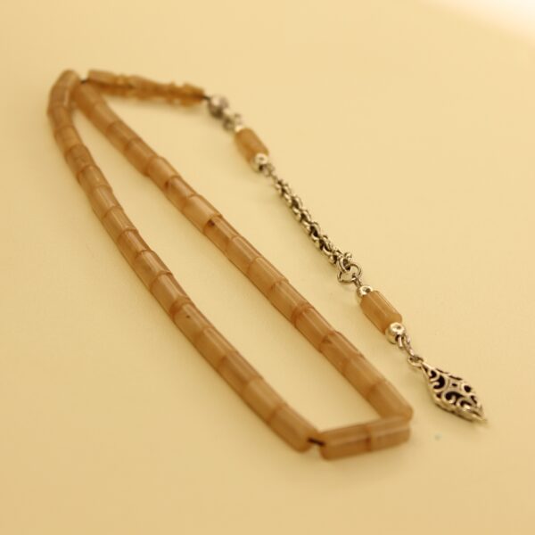 Ağ beyrut bilək boy kəhrəba