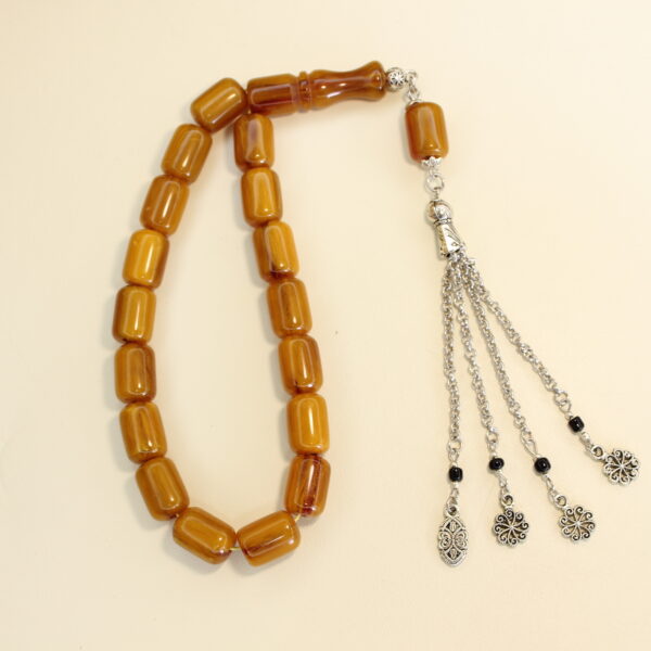 Qara püsküllü qəhvəyi sıxma kəhrəba